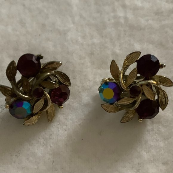 Jewelry - Vintage ‘Pinwheel Leaves” Clip  Dark Purply/Deep Blue Crystals